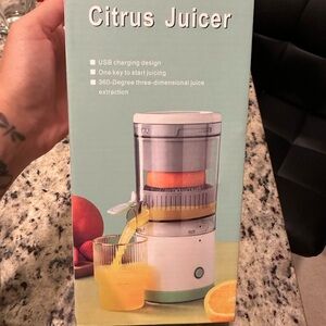 Citrus Juicer with USB Charging